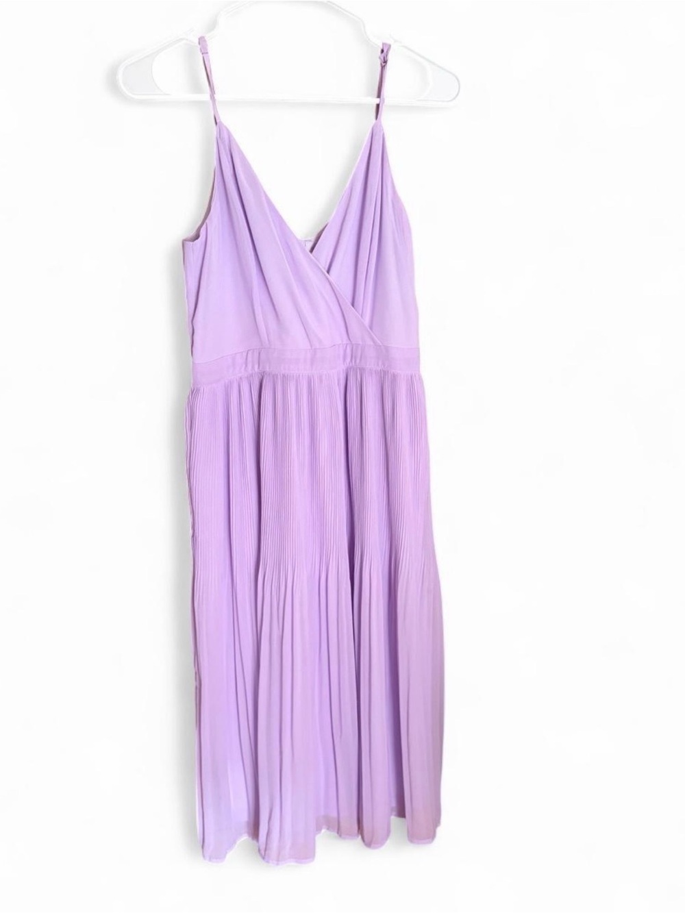 Light purple women’s medium romantic flowy pleated dress v-neck spaghetti strap